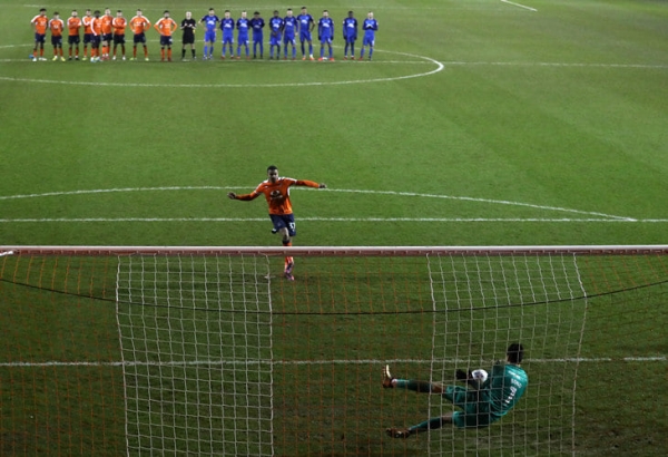 Мы узнали, как отбивать пенальти: гадать, смотреть на разбег и унижать бьющего