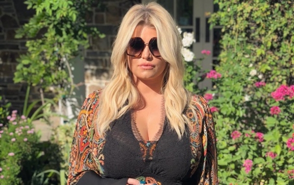 Беременная Джессика Симпсон провела неделю в больнице