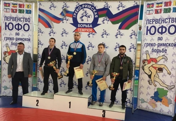 Ростовские борцы завоевали 14 медалей первенства ЮФО