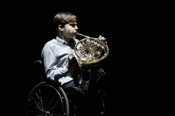 Миронов, Пересильд, Ахеджакова и «Звери» привели Театр Наций в «Движение»