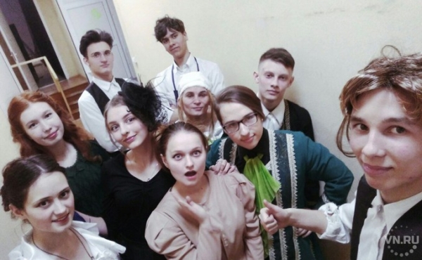 Студенты и рабочие пошли в актеры