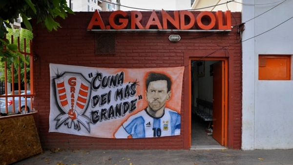 Месси начинал на ужасных полях Росарио, а значит, заиграл бы и дождливым вечером в Стоке