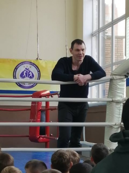 Известный российский боксер провел мастер-класс в ростовском спортивном центре