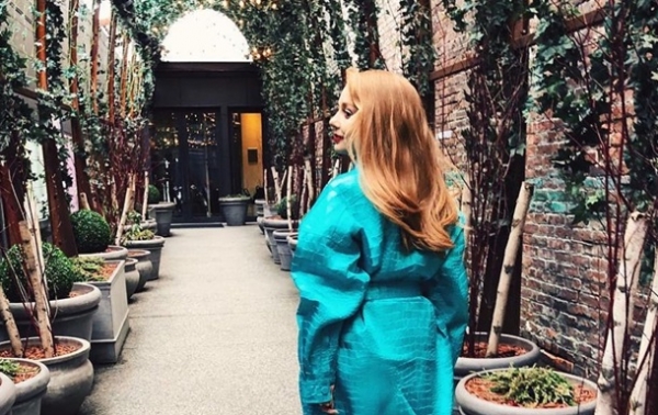 Тина Кароль восхитила Сеть смелым мини-платьем