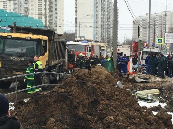 У погибшего в Ясенево под упавшим самосвалом таксиста не нашли лицензии