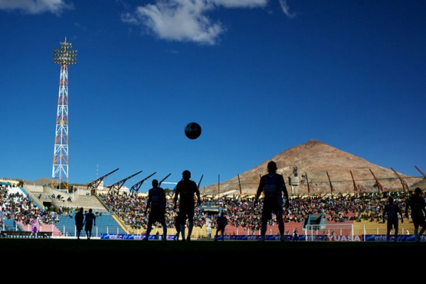 Оказывается, при разнице ударов 54:6 можно проиграть 0:1. Безумие на одном из самых сложных стадионов мира