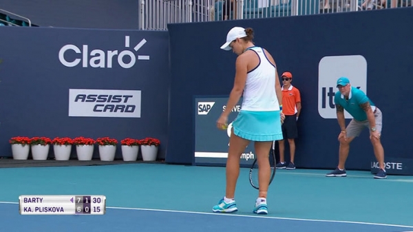 В женском финале Майами было два героя: Барти и большой линейный в золоте