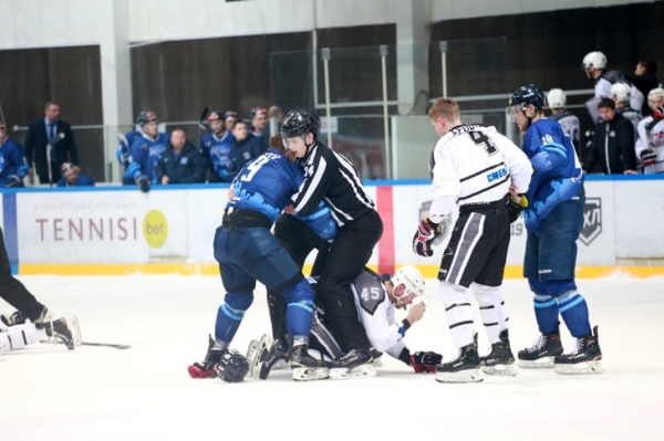 В плей-офф ВХЛ – настоящая бойня. Команды набрали почти 200 минут штрафа