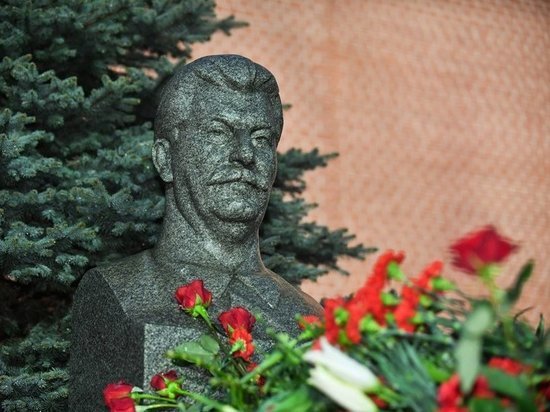 Задержание на могиле Сталина: парня скрутили как террориста