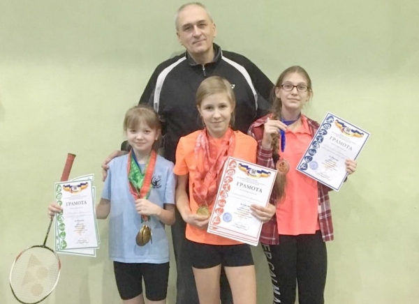 Юные ростовские спортсмены успешно выступили на Первенстве области по бадминтону