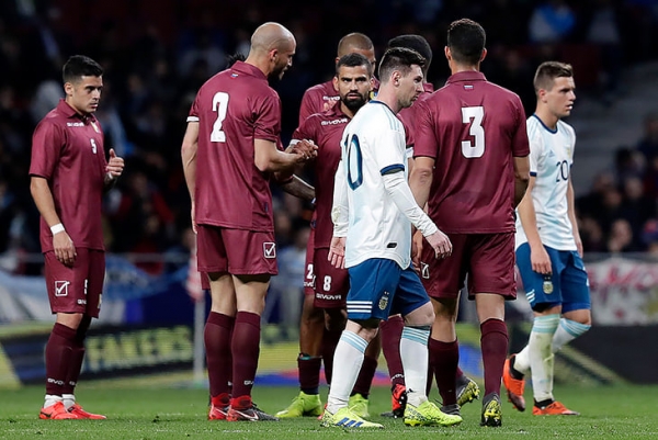 Месси вернулся в сборную и проиграл, Криш не забил Украине, хет-трик Стерлинга чехам. Что случилось в отборочных и товарищеских матчах