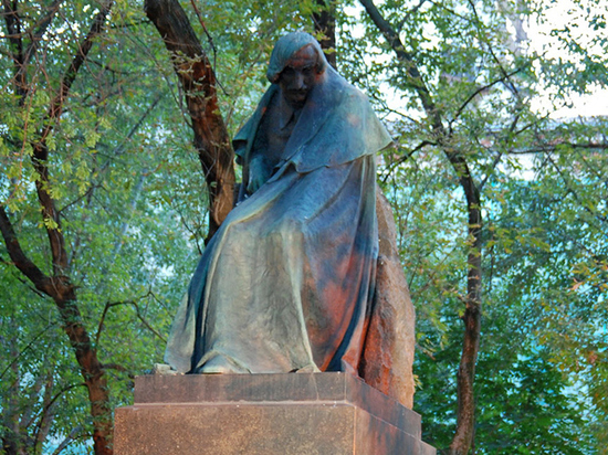 Специалисты раскрыли детали реставрации памятников Гоголю в Москве