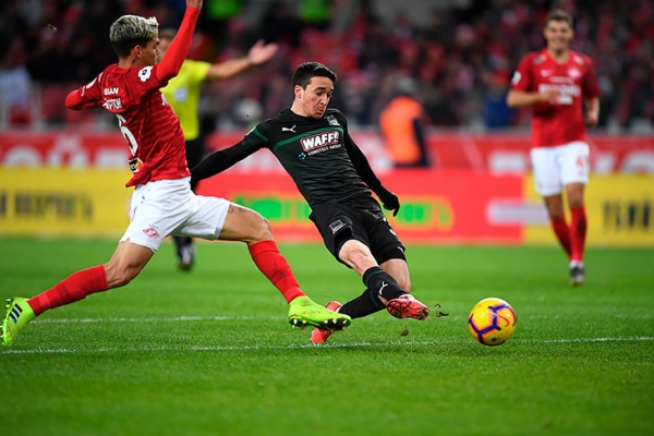 «Спартак» пока не играет так, как хочет Кононов. Но «Краснодар» этим не воспользовался