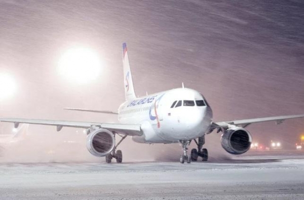 В аэропортах Москвы задержали более сорока рейсов