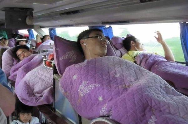 В Китае загорелся туристический автобус - почти 30 человек сгорели заживо