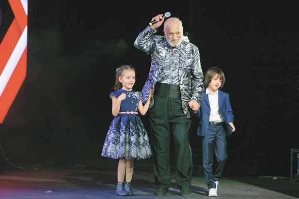 Лолита наконец сплясала под Бузову: музыкальное буйство на "Звуковой дорожке"