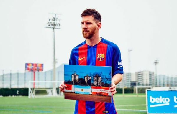 Месси начинал на ужасных полях Росарио, а значит, заиграл бы и дождливым вечером в Стоке