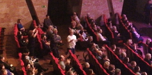 На концерте Трофимова в Омске его поклонницы выступали вместо подтанцовки