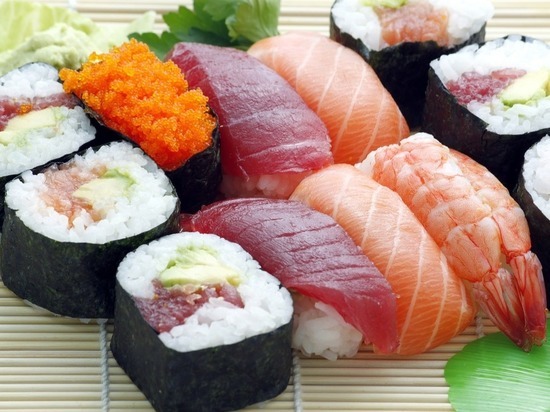 Эксперт объяснил массовое отравление суши под Оренбургом испорченной рыбой