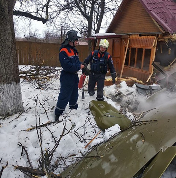 В Подмосковье упал легкомоторный самолет - разрушен дом, есть жертвы
