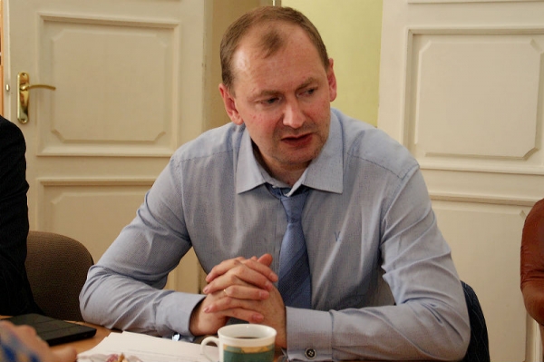 Компанейщиков собирает 100 тысяч на спасение омского Дома актера