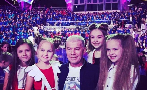 9-летняя певица из Оби прошла в следующий этап «Голоса»