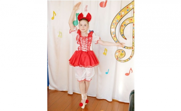 Балерина из Кыштовки встала на пуанты