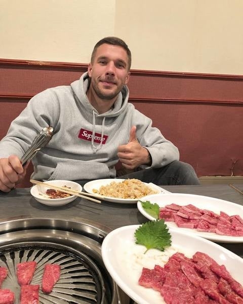 Подольски полюбил Японию: занимается сумо, ест якинику и помогает развивать туризм