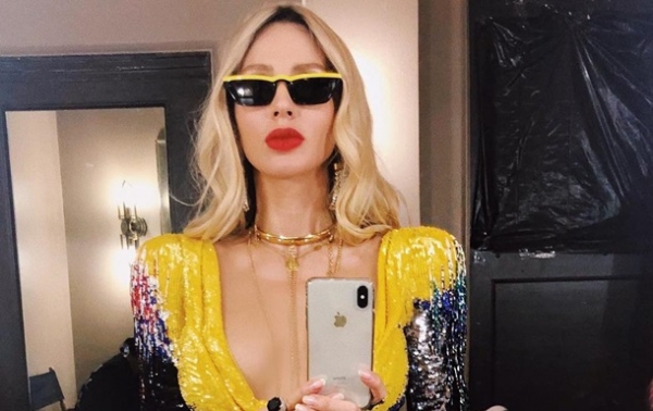 Лобода показала полуголую грудь, делая упражнение