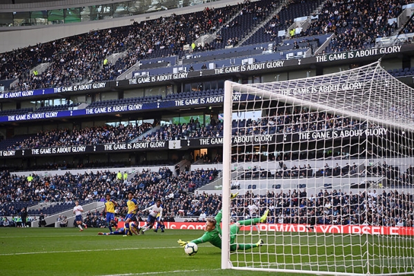Молодежка &laquo;Тоттенхэма&raquo; сыграла на новом стадионе, который стоил миллиард фунтов. Как вам? 