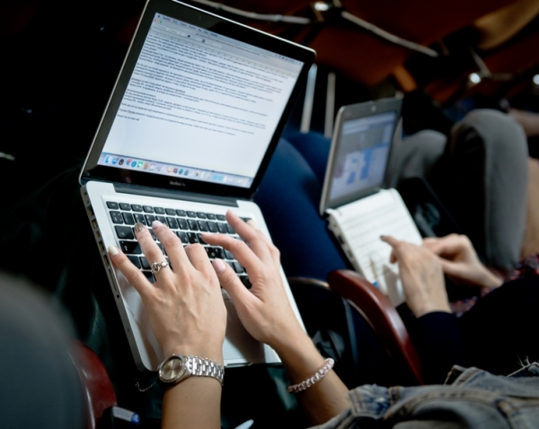 Чиновники общаются с южноуральцами по телефону и в соцсетях