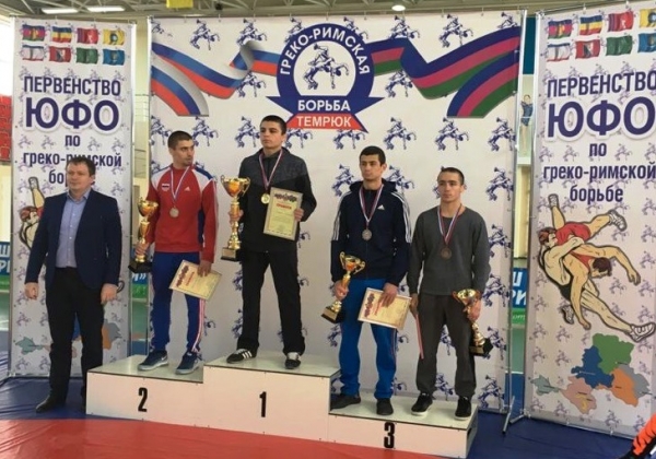 Ростовские борцы завоевали 14 медалей первенства ЮФО