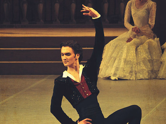 Артист Большого театра Лантратов извинился за срыв программы