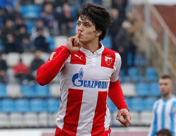 Лука Йович &ndash; форвард, который скоро будет в топ-клубе. Отказал Венгеру, спал в машине, чтобы пробиться в футбол