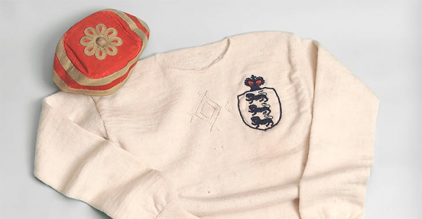 Umbro – классика британского футбола. В этой форме Англия выиграла ЧМ, а Сульшер забил решающий гол в финале ЛЧ-99