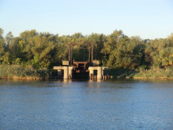 В Ростовской области четыре человека погибли, упав в автомобиле в Дон