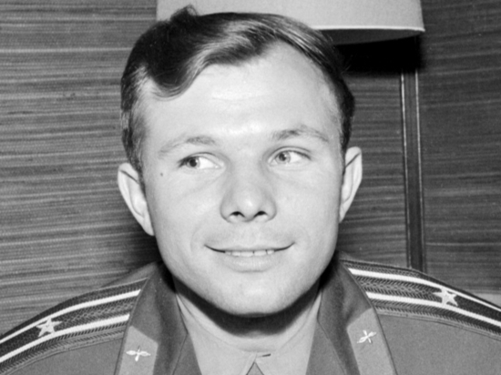 Парту Юрия Гагарина &laquo;клонируют&raquo;: памятные космические аксессуары отправят за рубеж