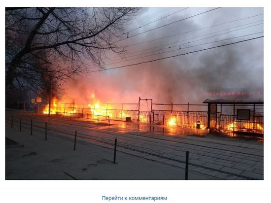 В торговых павильонах у столичного Коптевского рынка произошел пожар