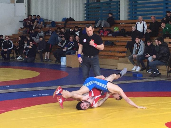 Крымские вольники выиграли 5 золотых медалей на чемпионате ЮФО