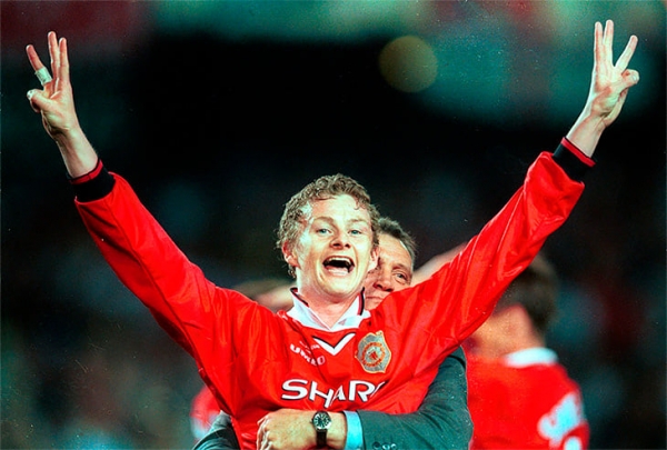 Umbro – классика британского футбола. В этой форме Англия выиграла ЧМ, а Сульшер забил решающий гол в финале ЛЧ-99