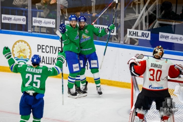 Срочно смотрите Восток: там забивают красиво, играют жестко и даже дерутся