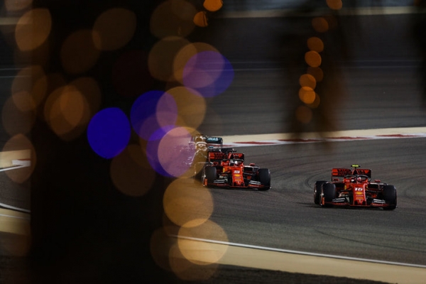 Леклер легко укатал Феттеля в Бахрейне. У новичка «Феррари» особый пилотажный стиль