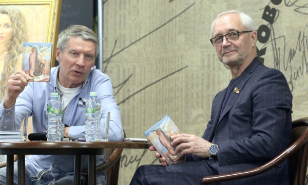 Шеянов предложил улететь: сборник стихов и вечер в Литкафе