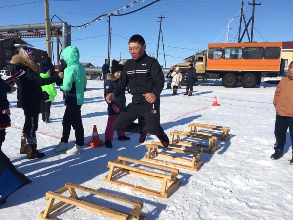 День оленевода в Ныде отметили катанием в упряжках и тройным прыжком
