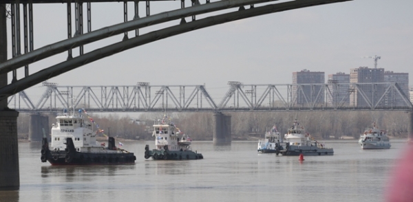 Праздник на Михайловской набережной: открылась навигация на Оби 