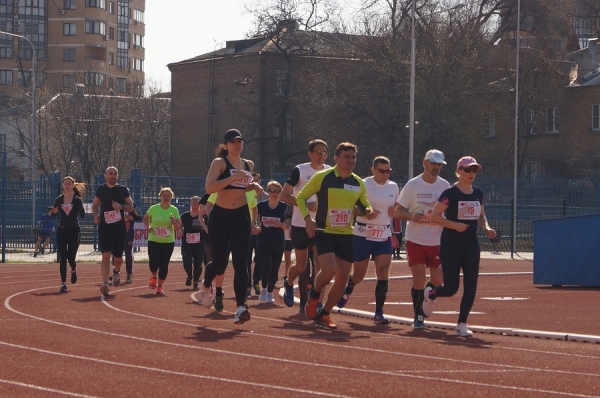 Свыше 100 человек воскресным утром пришли на стадион &laquo;Труд&raquo; пробежать 10 км