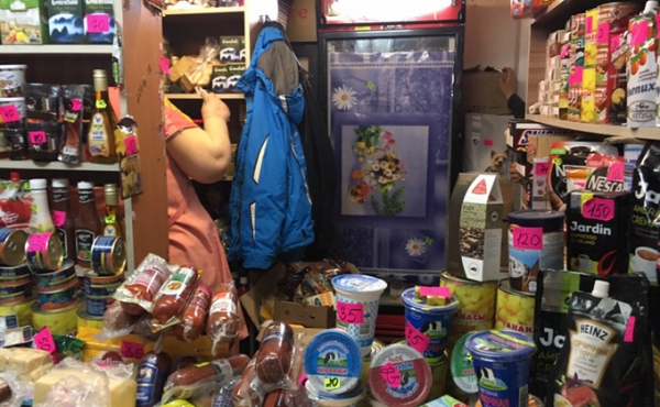 В очередях за просроченными продуктами стоят новосибирцы на рынке