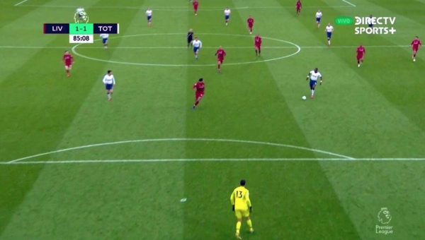 Ван Дейк безупречно отзащищался против двух игроков &laquo;Тоттенхэма&raquo;. Арнолд назвал это ключевым моментом матча