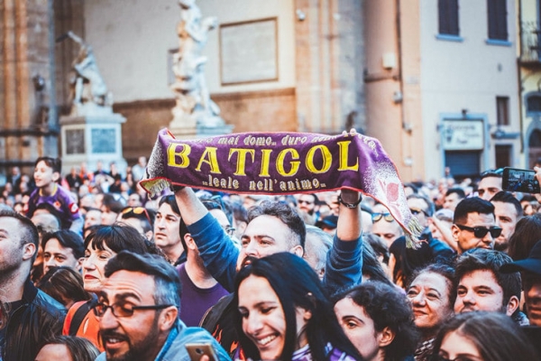 &laquo;Фиорентина&raquo; отметила юбилей Батистуты: 6 тысяч человек в центре города и огромный торт