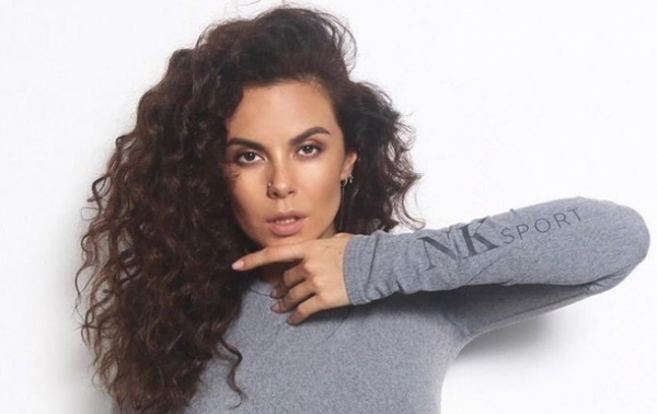 На рыбалку собралась: наряд Каменских высмеяли в Сети